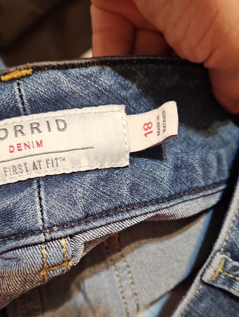 torrid Indigo Capri Jeans - Picture 6 of 7
